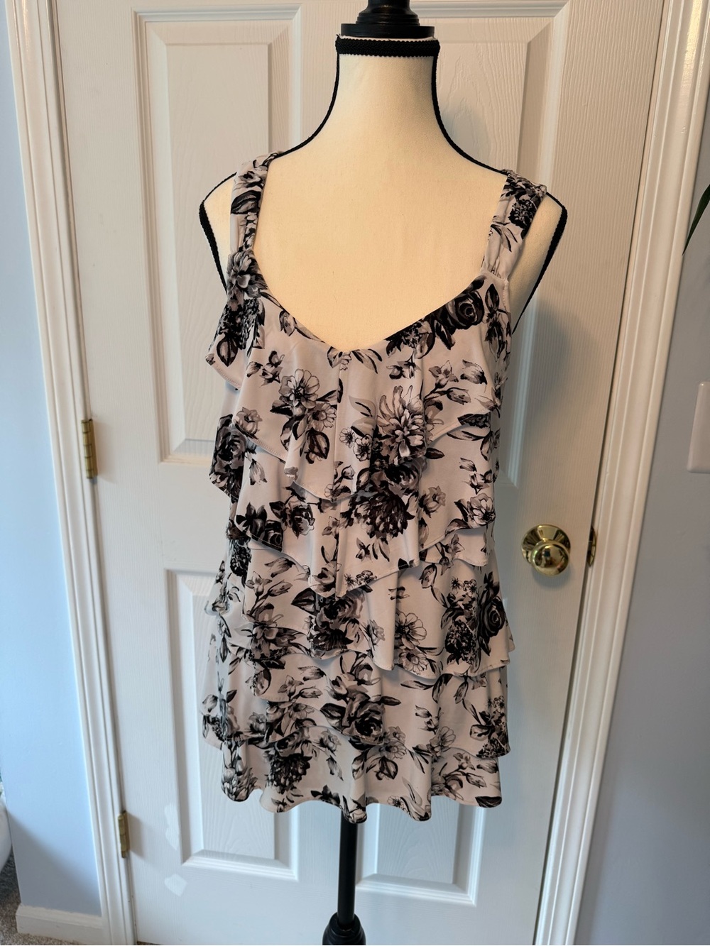 Women’s Floral Ruffle Tank Top - Black & Cream